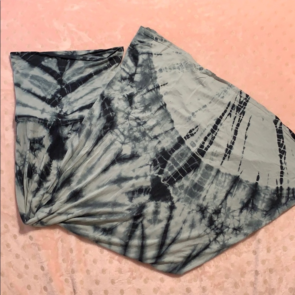 It can be worn as a long dress or a long skirt